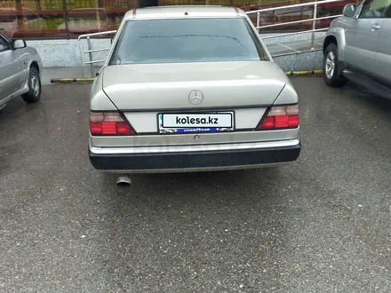 Mercedes-Benz E 220 1992 года за 1 450 000 тг. в Шымкент