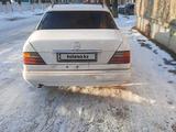 Mercedes-Benz E 220 1994 года за 1 600 000 тг. в Тараз – фото 2