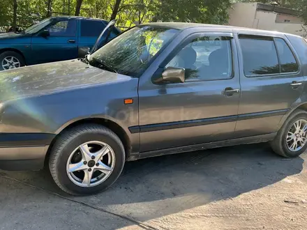 Volkswagen Golf 1993 года за 1 100 000 тг. в Семей – фото 2