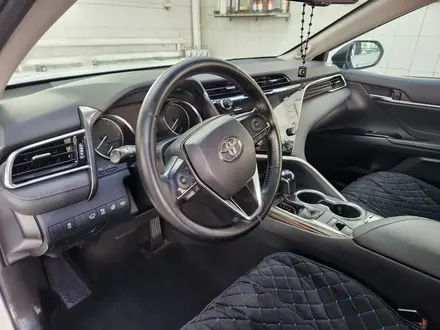 Toyota Camry 2019 года за 14 000 000 тг. в Тараз – фото 2