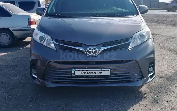 Toyota Sienna 2017 года за 15 500 000 тг. в Астана