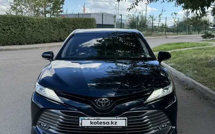 Toyota Camry 2020 года за 14 000 000 тг. в Астана