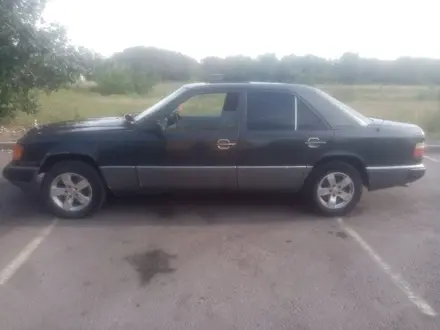 Mercedes-Benz E 260 1991 года за 1 200 000 тг. в Караганда – фото 9