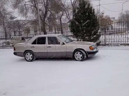 Mercedes-Benz E 230 1991 года за 3 500 000 тг. в Талдыкорган – фото 2