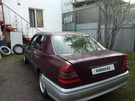 Mercedes-Benz C 200 1995 года за 680 000 тг. в Алматы – фото 3