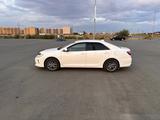 Toyota Camry 2014 года за 10 200 000 тг. в Актобе – фото 3