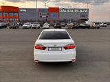 Toyota Camry 2014 года за 10 200 000 тг. в Актобе – фото 4