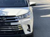 Toyota Highlander 2018 года за 15 700 000 тг. в Шымкент – фото 2