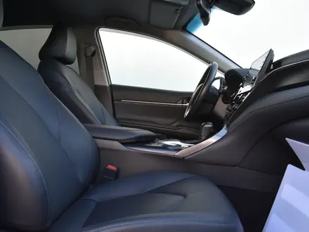 Toyota Camry Prestige 2023 года за 14 899 990 тг. в Атырау – фото 14