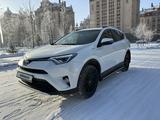 Toyota RAV4 2017 года за 11 300 000 тг. в Астана – фото 2