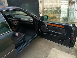 Mercedes-Benz E 230