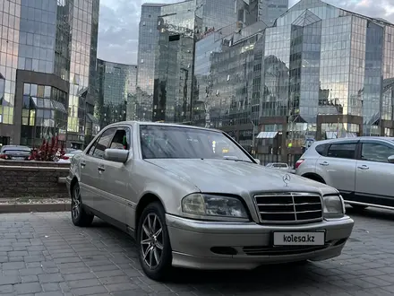 Mercedes-Benz C 220 1994 года за 1 650 000 тг. в Алматы – фото 2