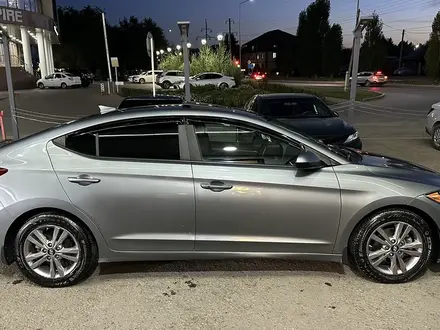 Hyundai Elantra 2017 года за 5 400 000 тг. в Актобе – фото 2