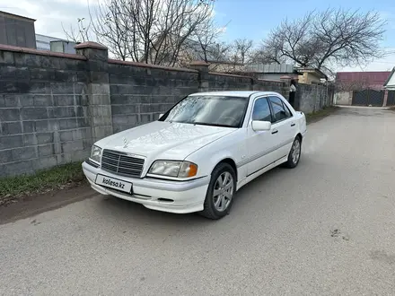 Mercedes-Benz C 240 1999 года за 4 000 000 тг. в Алматы