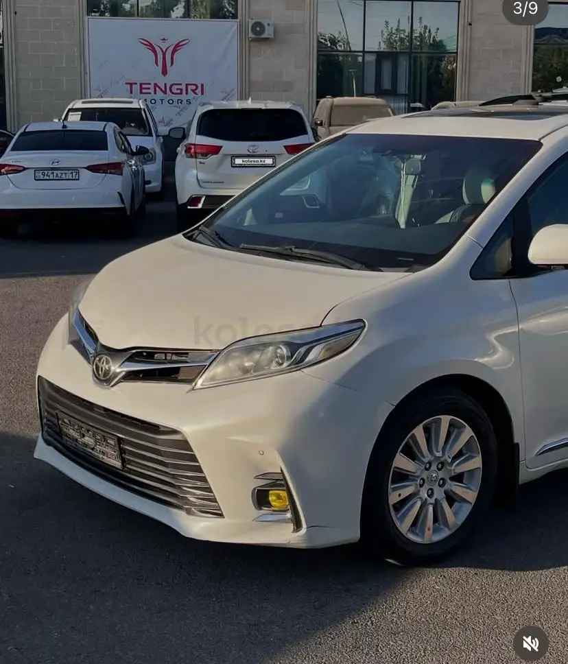Toyota Sienna, 2011