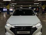 Hyundai Elantra 2019 года за 9 700 000 тг. в Шымкент
