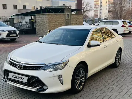 Toyota Camry 2017 года за 13 000 000 тг. в Алматы – фото 2