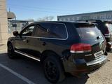 Volkswagen Touareg 2008 года за 6 000 000 тг. в Астана – фото 2