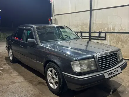 Mercedes-Benz E 230 1991 года за 1 780 000 тг. в Караганда – фото 3