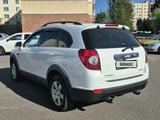 Chevrolet Captiva 2011 года за 6 500 000 тг. в Астана – фото 2
