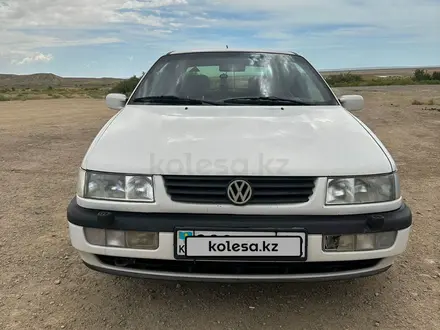 Volkswagen Passat 1995 года за 1 800 000 тг. в Актау – фото 5