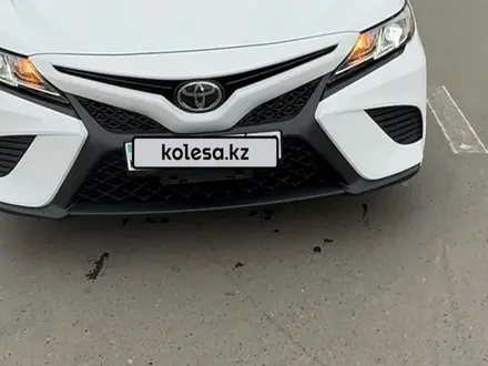 Toyota Camry 2019 года за 11 490 000 тг. в Астана – фото 3