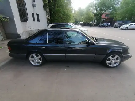 Mercedes-Benz E 300 1991 года за 2 600 000 тг. в Алматы – фото 3