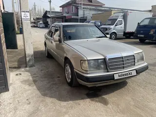 Mercedes-Benz E 230