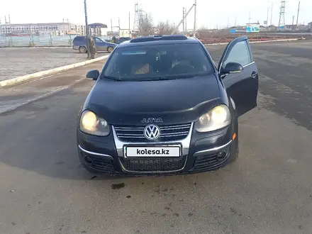 Volkswagen Jetta 2005 года за 2 700 000 тг. в Актобе – фото 2