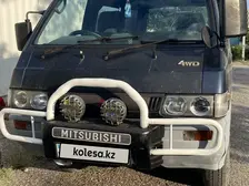 Mitsubishi Delica, 1993