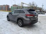 Toyota Highlander 2017 года за 17 000 000 тг. в Актобе – фото 3