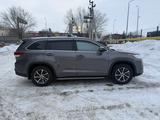 Toyota Highlander 2017 года за 17 000 000 тг. в Актобе – фото 2