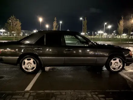 Mercedes-Benz E 220 1993 года за 2 900 000 тг. в Туркестан – фото 11