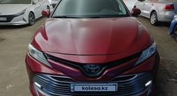 Toyota Camry 2020 года за 9 677 700 тг. в Актобе – фото 2