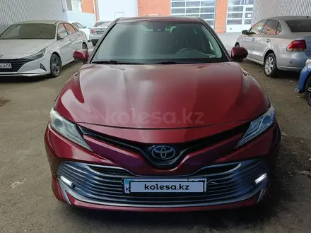 Toyota Camry 2020 года за 9 677 700 тг. в Актобе – фото 2