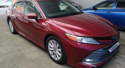 Toyota Camry 2020 года за 9 677 700 тг. в Актобе – фото 3