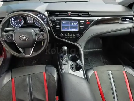 Toyota Camry 2020 года за 9 677 700 тг. в Актобе – фото 7