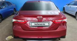 Toyota Camry 2020 года за 9 677 700 тг. в Актобе – фото 5