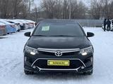 Toyota Camry 2017 года за 14 700 000 тг. в Уральск – фото 2