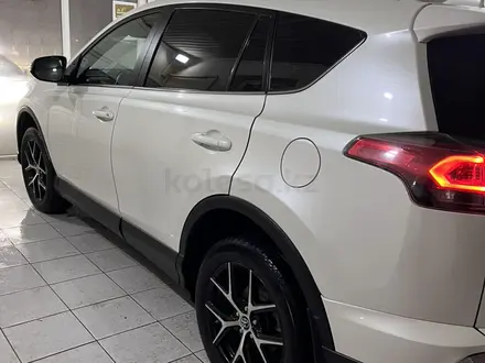 Toyota RAV4 2017 года за 12 000 000 тг. в Атырау – фото 4