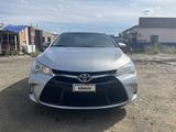 Toyota Camry 2016 года за 6 800 000 тг. в Атырау – фото 2