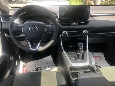 Toyota RAV4 2023 года за 15 400 000 тг. в Алматы – фото 4