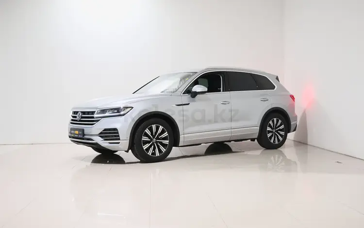 Volkswagen Touareg 2022 годаfor26 100 000 тг. в Алматы