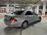 Mercedes-Benz C 180 2003 года за 4 200 000 тг. в Караганда – фото 2