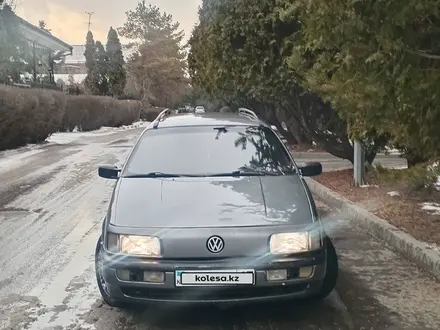 Volkswagen Passat 1993 года за 1 800 000 тг. в Алматы – фото 2