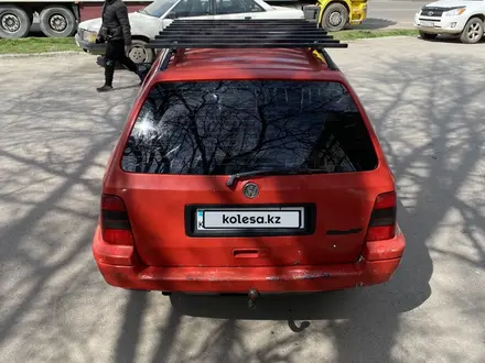 Volkswagen Golf 1997 года за 900 000 тг. в Алматы – фото 4
