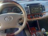 Toyota Camry 2004 годаүшін3 500 000 тг. в Актобе – фото 2