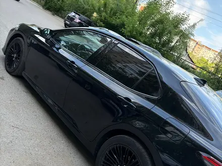 Toyota Camry 2019 года за 13 500 000 тг. в Павлодар – фото 2