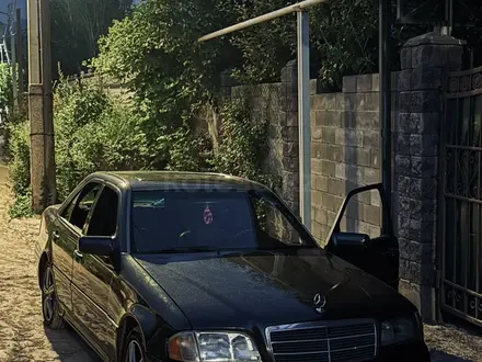 Mercedes-Benz C 280 1995 года за 1 800 000 тг. в Алматы – фото 2