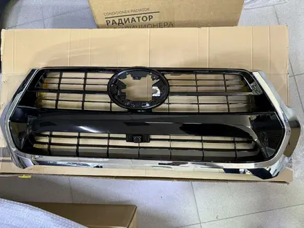 Решетки радиатора Toyota Hilux за 1 000 тг. в Уральск – фото 3